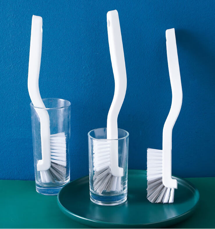 Brush cleaning cup